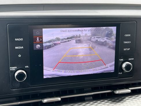 Used 2023 Kia Carnival LX FWD image 32