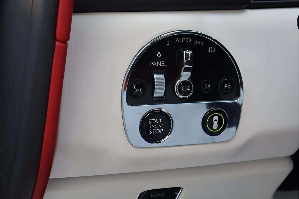 Certified 2019 Rolls-Royce Cullinan AWD/4WD image 10