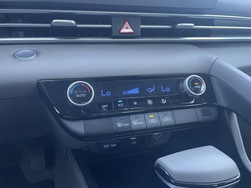 Used 2022 Hyundai Elantra SEL image 15