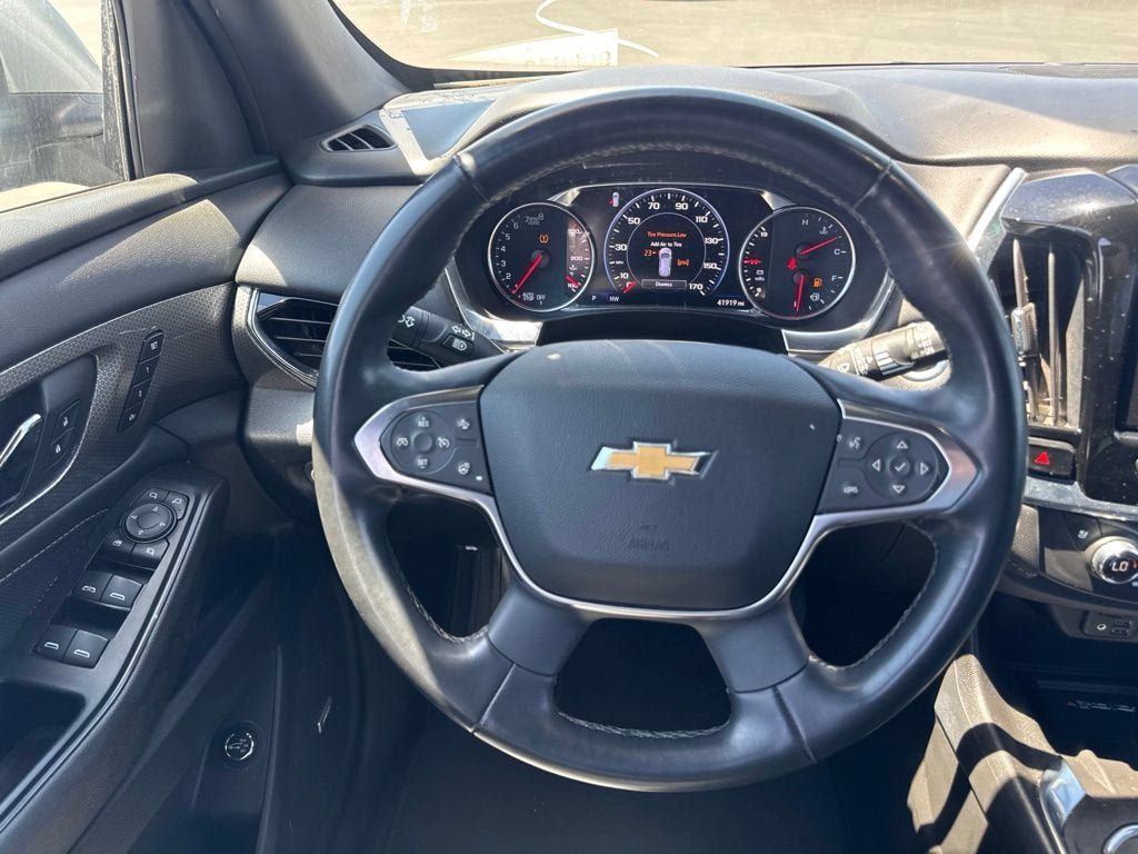 Used 2023 Chevrolet Traverse Premier AWD/4WD image 19