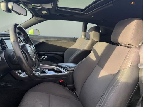 Used 2015 Dodge Challenger R/T image 21