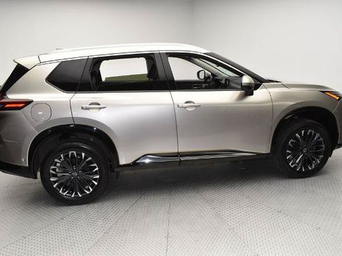 Certified 2026 Nissan Rogue Platinum w/ Platinum Premium Package AWD/4WD image 4