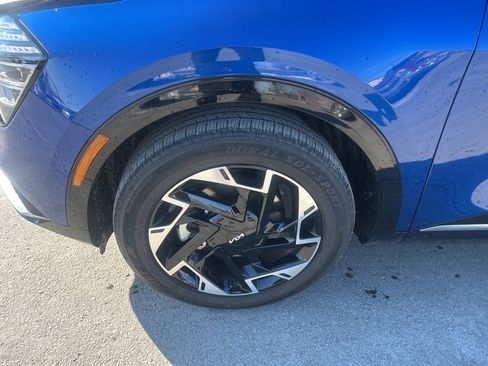 Certified 2023 Kia Sportage SX image 3