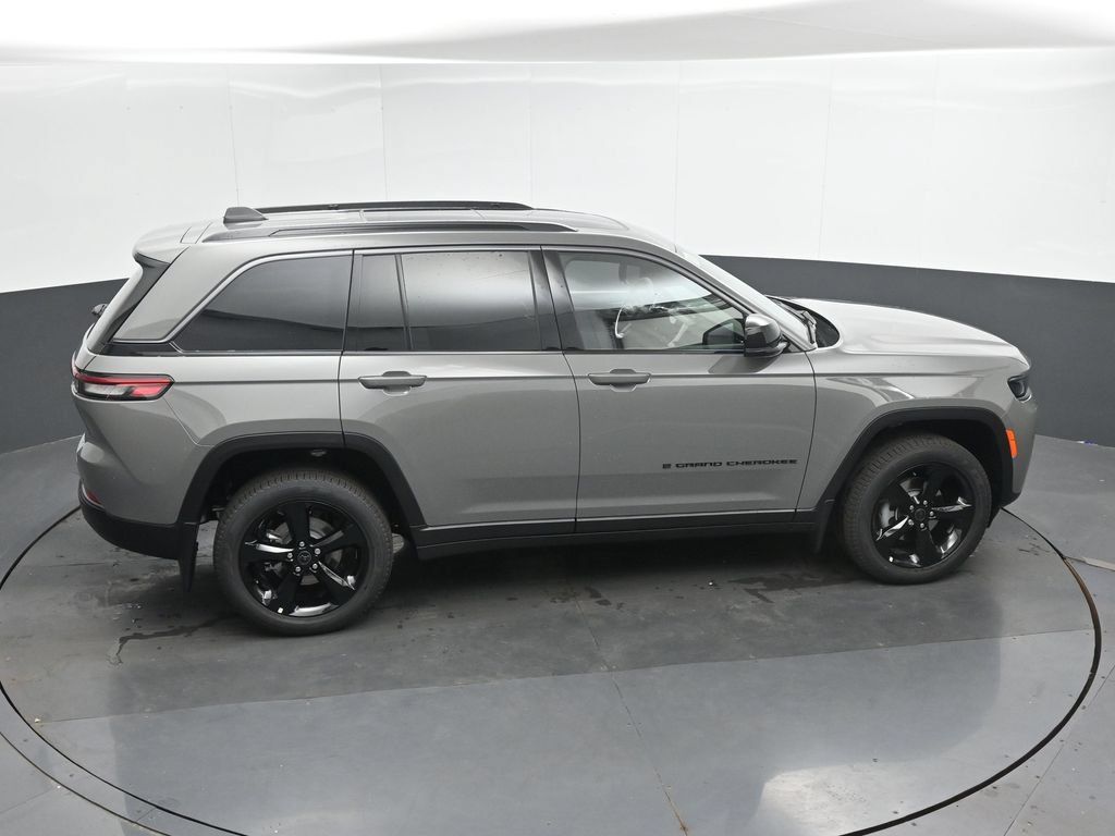 New 2027 Jeep Grand Cherokee Limited w/ Limited Altitude Package AWD/4WD image 33