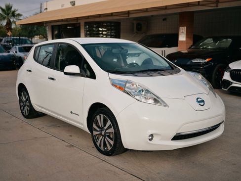 Used 2015 Nissan Leaf SV w/ LED & Quick Charge Package image 3