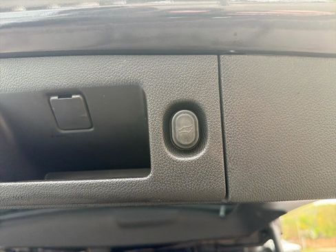 Used 2018 Chevrolet Tahoe LT w/ Luxury Package AWD/4WD image 11
