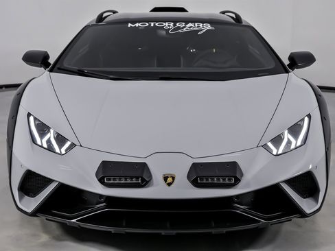 Used 2023 Lamborghini Huracan Sterrato image 5