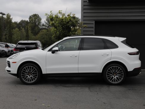 Used 2023 Porsche Cayenne AWD/4WD image 7