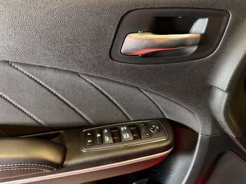 Used 2022 Dodge Charger SXT image 18