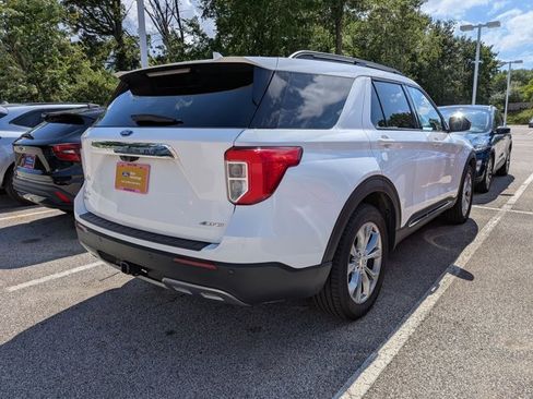 Used 2023 Ford Explorer XLT w/ Equipment Group 202A AWD/4WD image 4