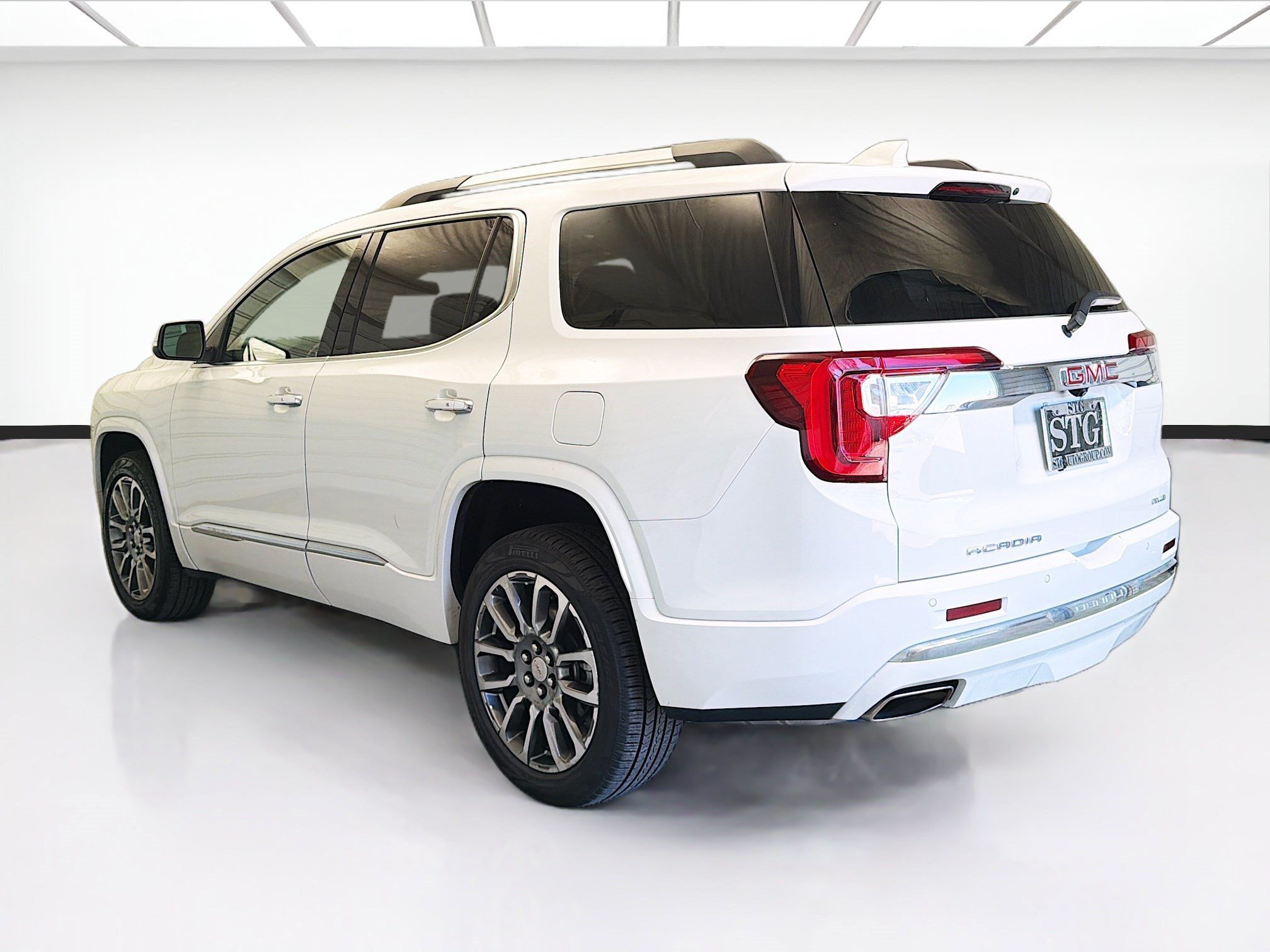 Used 2023 GMC Acadia Denali AWD/4WD image 6