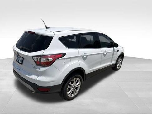 Used 2017 Ford Escape SE FWD image 3