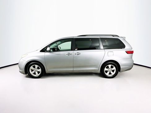Used 2017 Toyota Sienna LE FWD image 4