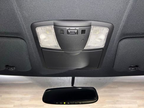 Used 2016 Nissan GT-R Premium image 25