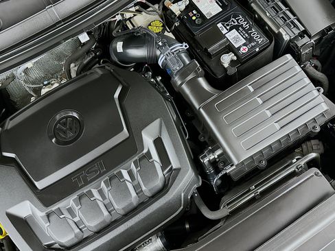 Used 2024 Volkswagen Tiguan SE R-Line image 34