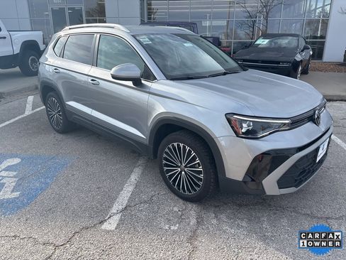 Used 2025 Volkswagen Taos SE image 40