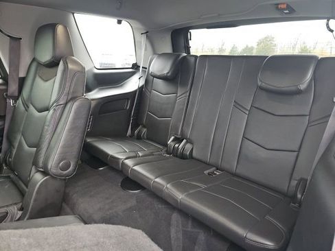 Used 2016 Cadillac Escalade Luxury image 32