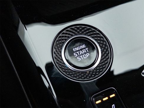 Used 2023 Kia Niro EX image 18