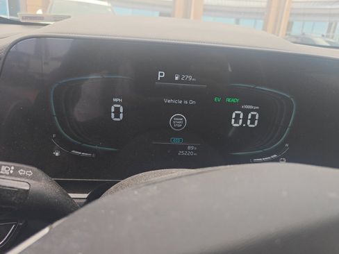 Used 2023 Kia Niro SX Touring image 7