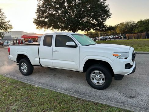 Used 2021 Toyota Tacoma SR w/ SR Convenience Package image 7