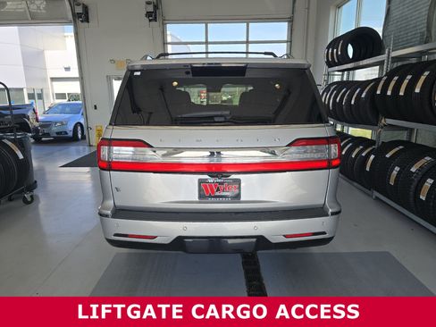 Used 2019 Lincoln Navigator Reserve image 5