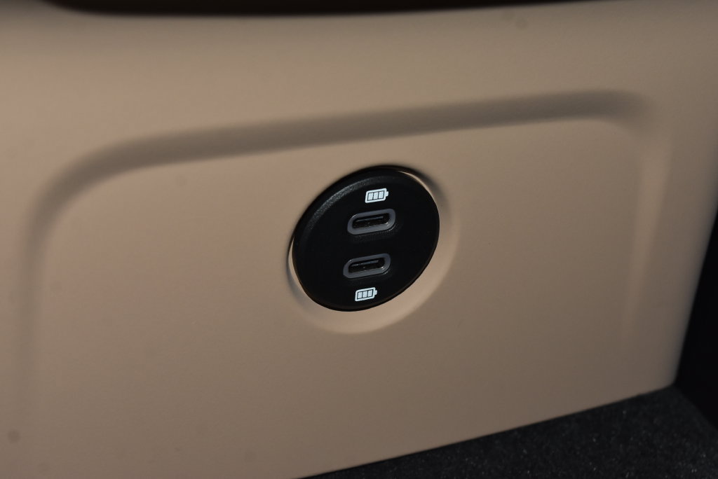 Used 2026 Porsche Macan AWD/4WD image 22