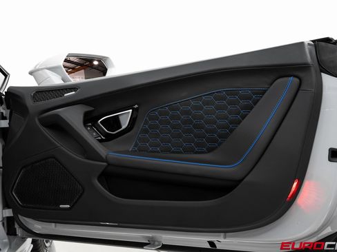 Used 2023 Lamborghini Huracan EVO image 23