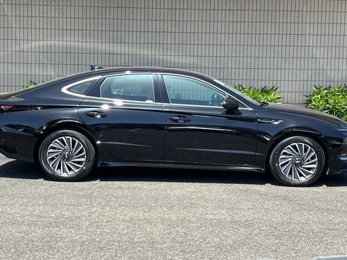 New 2025 Hyundai Sonata Limited image 4