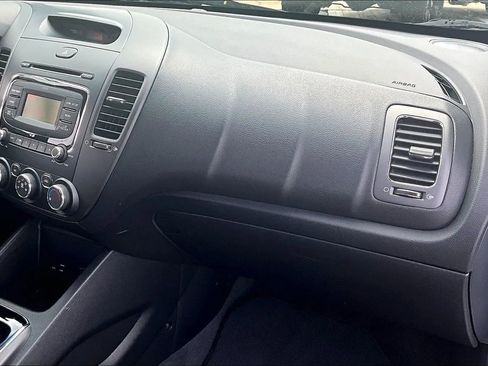 Used 2018 Kia Forte LX image 16