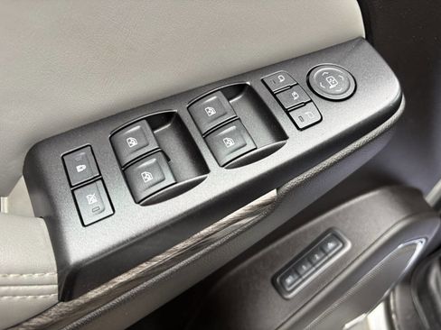 Used 2016 Chevrolet Suburban LT image 34