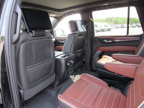 Used 2024 GMC Yukon Denali Ultimate AWD/4WD image 31
