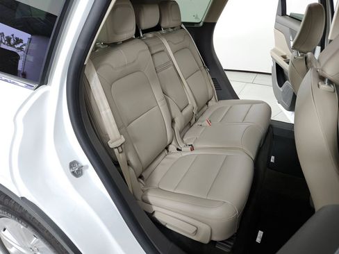 Used 2022 Lincoln Corsair Standard image 19