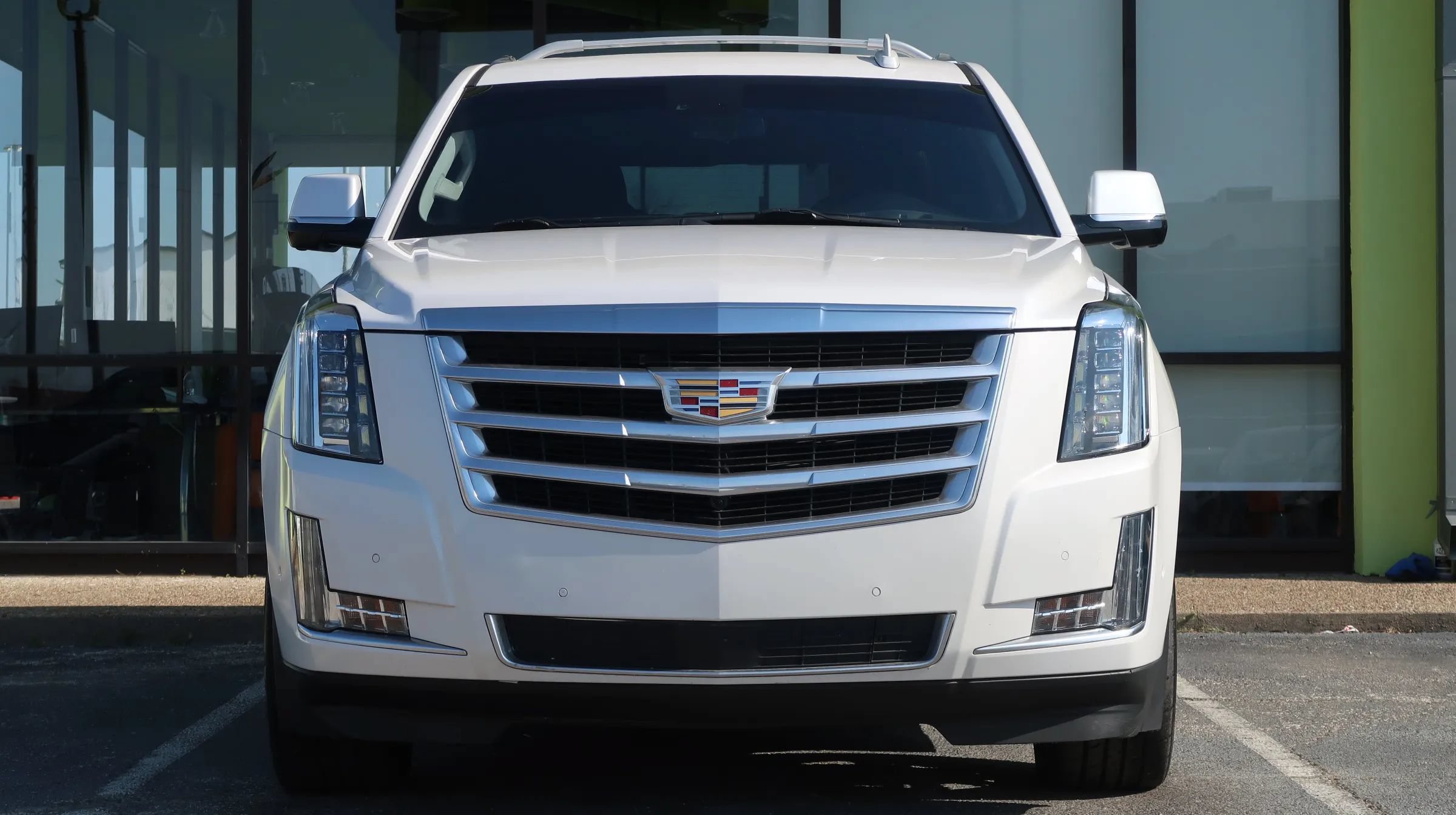 Used 2018 Cadillac Escalade Premium Luxury AWD/4WD image 2