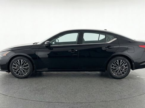 Used 2025 Nissan Altima 2.5 SV FWD image 5