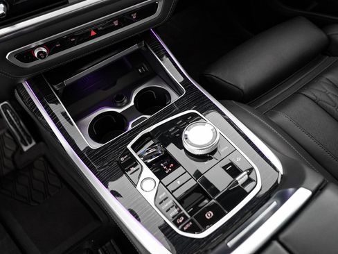 Used 2025 BMW X7 M60i AWD/4WD image 26