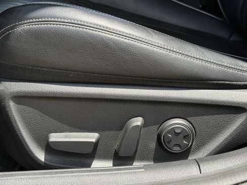 Used 2022 Genesis G70 3.3T RWD image 26