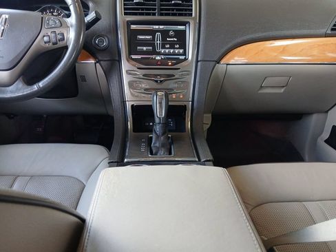 Used 2015 Lincoln MKX FWD w/ Equipment Group 102A image 11