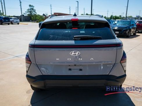 Used 2025 Hyundai Kona SEL AWD/4WD image 4