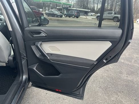 Used 2018 Volkswagen Tiguan S image 31