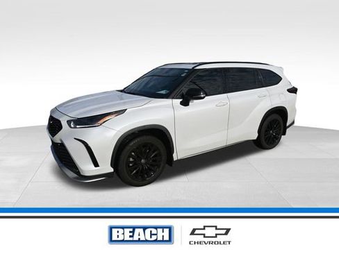 Used 2024 Toyota Highlander XSE image 1