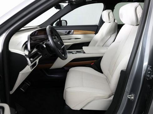 Used 2026 Cadillac Vistiq Sport image 18