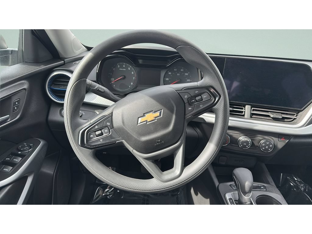 Used 2025 Chevrolet Trax LS FWD image 13