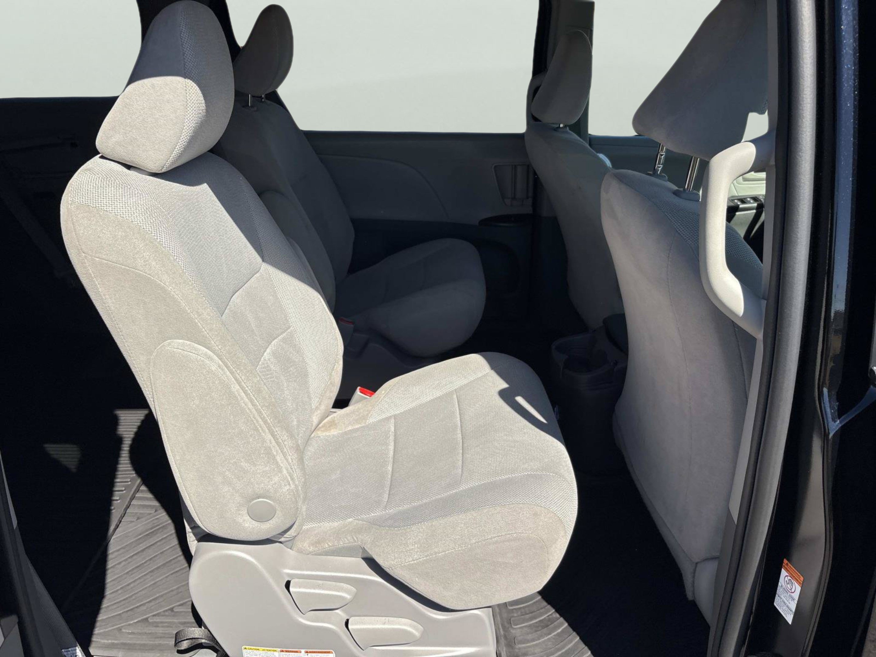 Used 2020 Toyota Sienna L FWD image 15