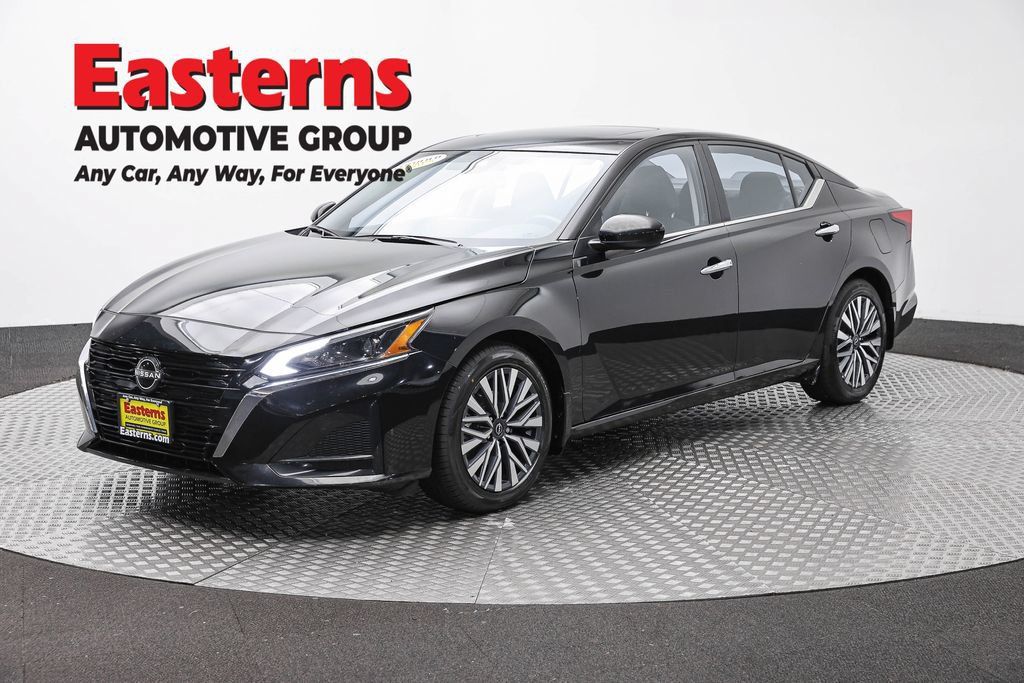 Used 2024 Nissan Altima 2.5 SV w/ SV Premium Package FWD image 1