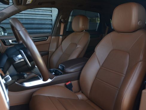 Used 2023 Porsche Cayenne Turbo AWD/4WD image 5