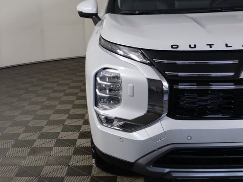 New 2026 Mitsubishi Outlander SE image 17
