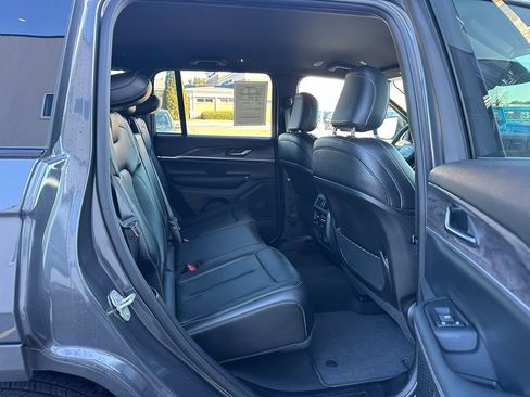 Used 2024 Jeep Grand Cherokee Limited image 16