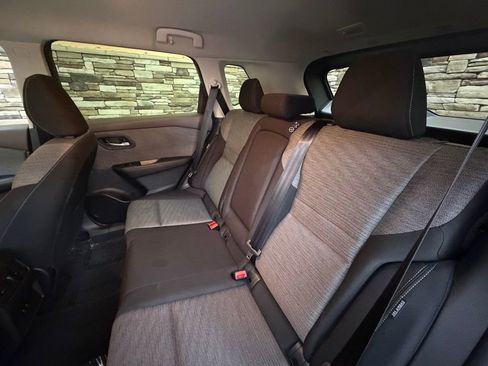 Used 2023 Nissan Rogue SV image 28