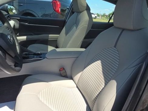 Used 2023 Toyota Camry SE w/ Cold Weather Package FWD image 8