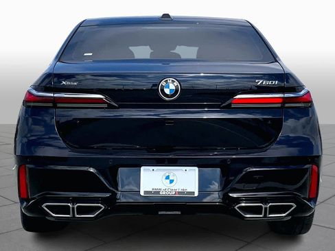 Certified 2023 BMW 760i xDrive w/ Luxury Rear Seating Package image 5